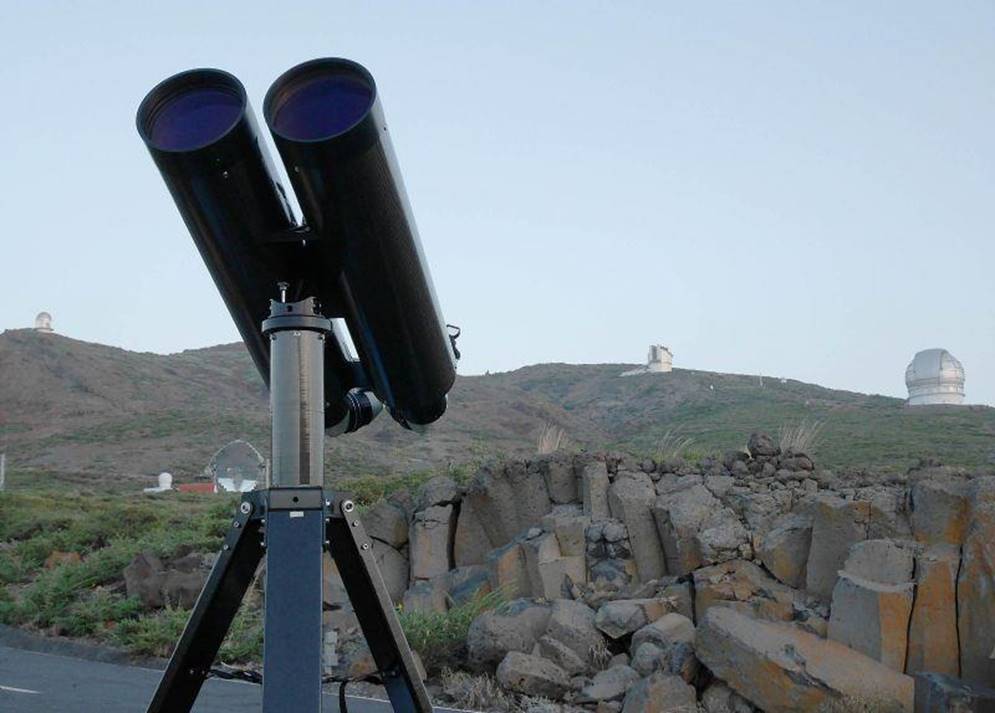 binocular telescope