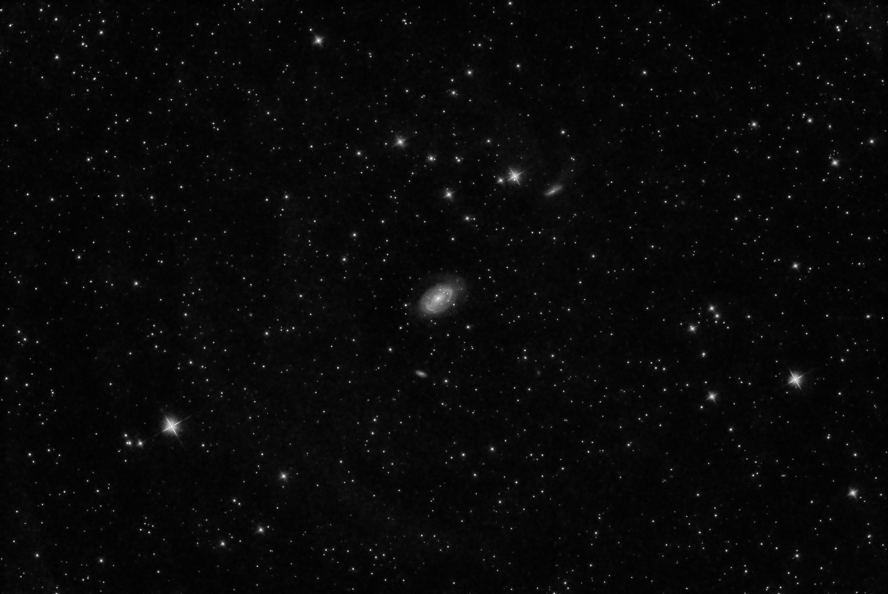 NGC 4725, 2022 05 05, 30x30L, Orion 6 95xCC, ZWO ASI2600MM Pro stacked ST8 1A