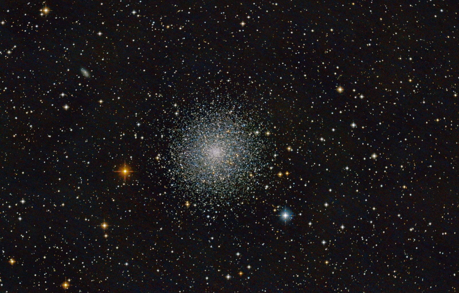 global cluster M13 from May 9th, 2021; 117x32s with 8" f/4 newtonian and mod. Canon 77d;
