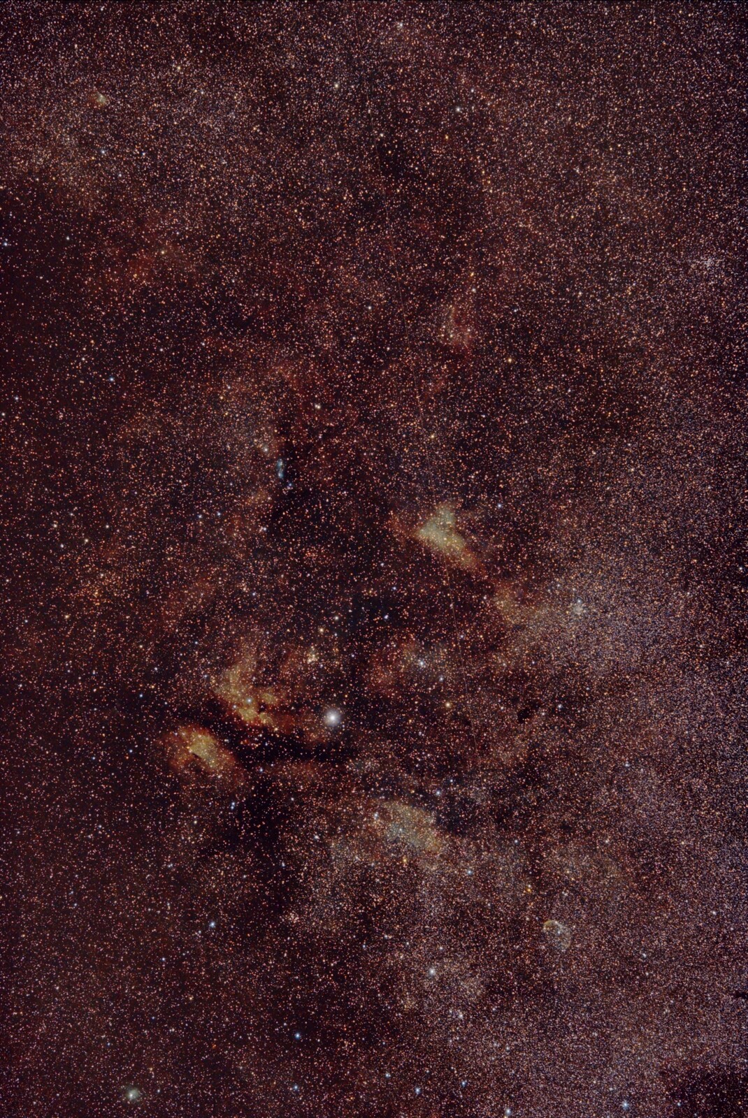 Sadr widefield with Samyang 135mm from September 18th, 2022; mod. Canon 760d; 5x1min; dark denmark;