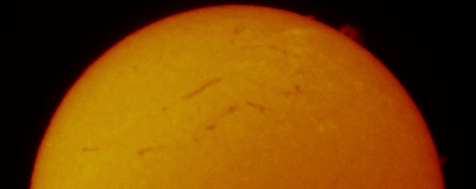 Sun in Hydrogen-alpha_2