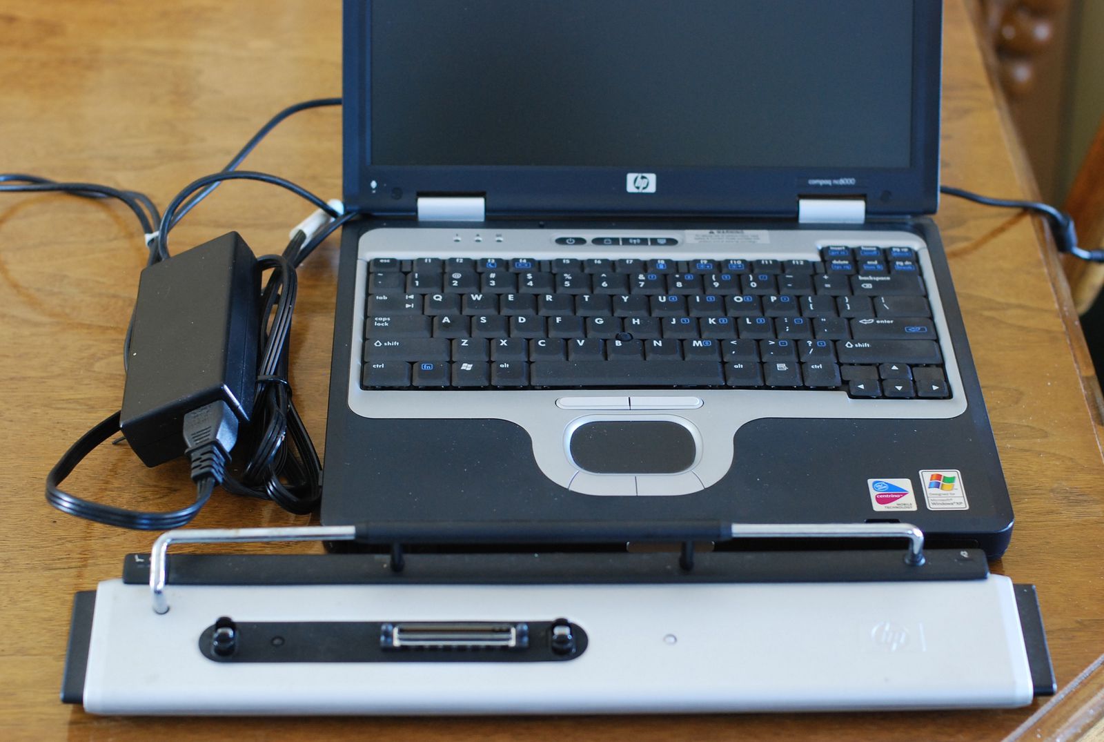 HP NC6000 W docking station And Pwr adapter