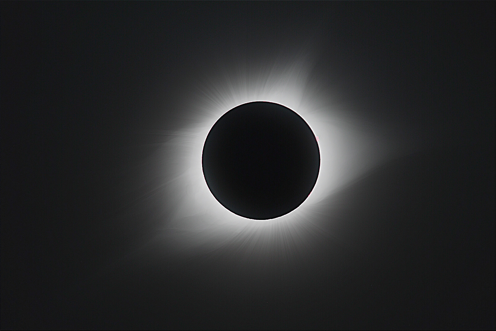 Солнечное затмение 08.04 24. Солнечное затмение. Солнечная корона. Солнечное затмение на черном фоне. Солнечная корона при затмении.
